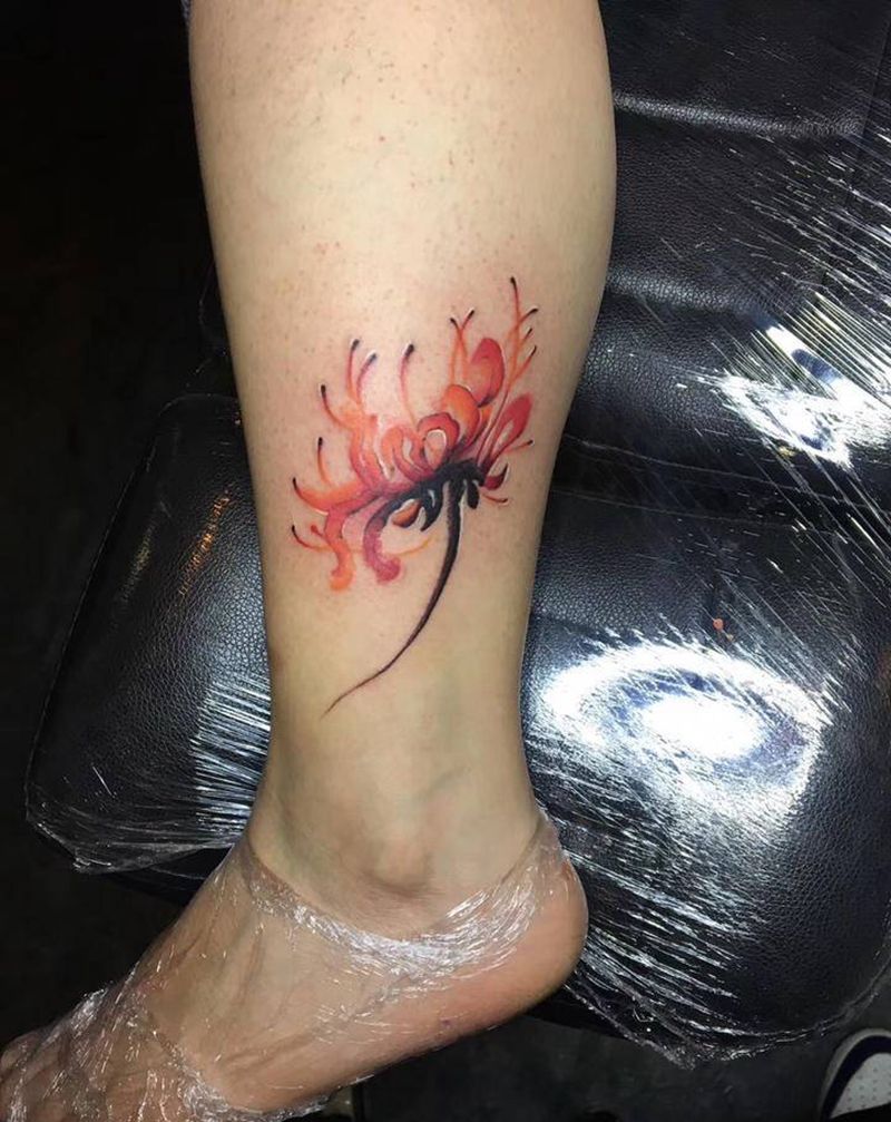 彼岸花纹身图片_腿部脚部水彩纹身图案