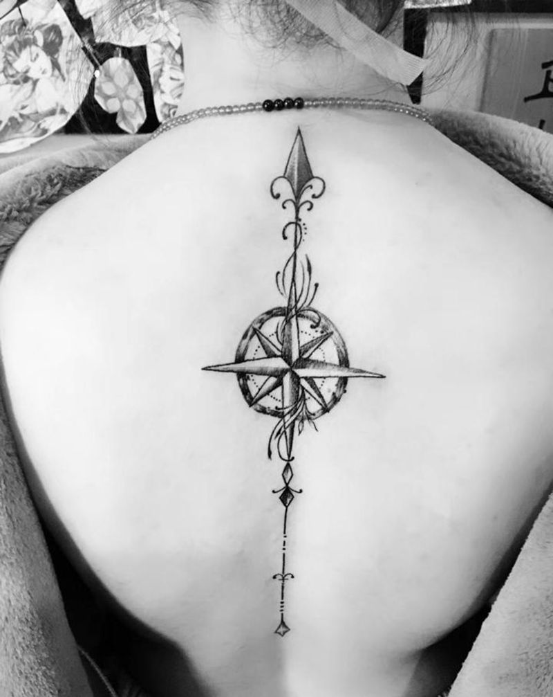 指南针纹身图片_背部几何图腾纹身图案