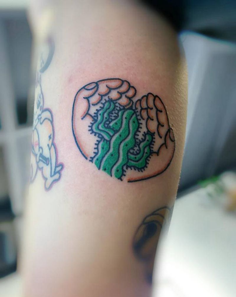 守护仙人掌纹身图片_手臂Old School双手仙人掌纹身图案