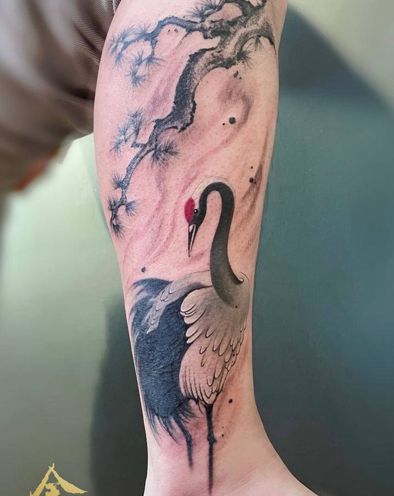 仙鹤遮盖纹身图片_腿部水墨纹身图案
