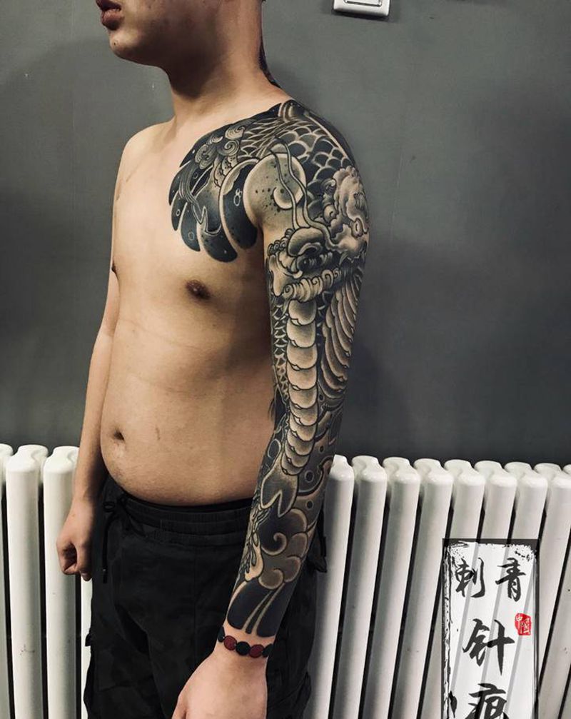 半甲花臂纹身图片_手臂胸部老传统纹身图案