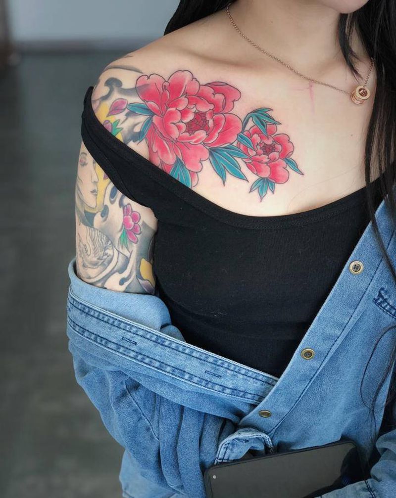 牡丹纹身图片_胸部新传统老传统纹身图案