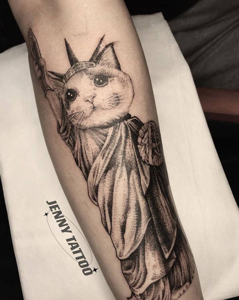 自由女神猫纹身图片_手臂点刺猫遮盖纹身图案