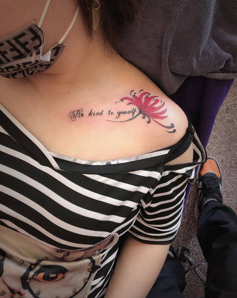 锁骨字母花纹身图片_胸部新传统纹身图案