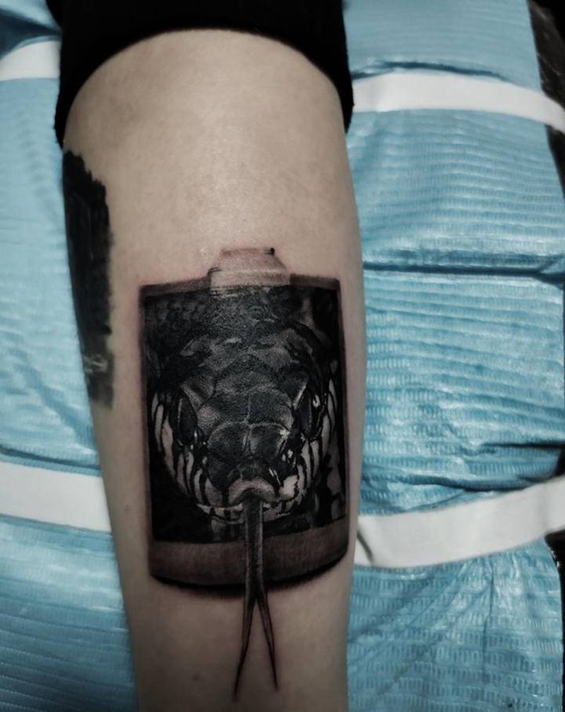 写实蛇头纹身图片_手臂欧美写实纹身图案