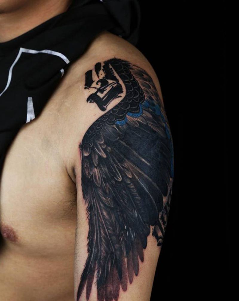 翅膀旧图遮盖纹身图片_手臂欧美写实纹身图案