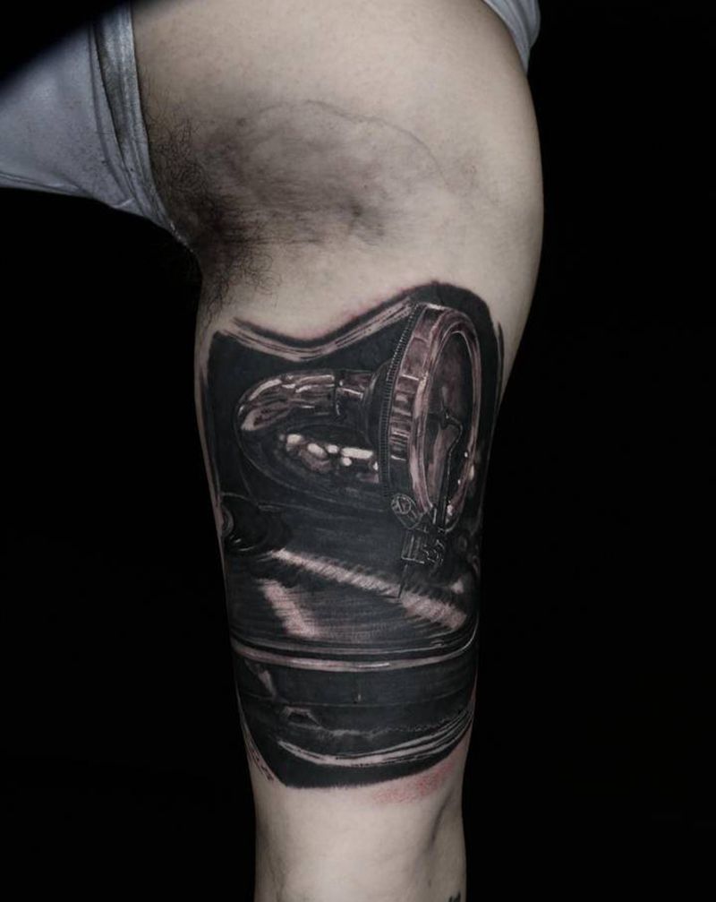 复古留声机纹身图片_手臂欧美写实纹身图案