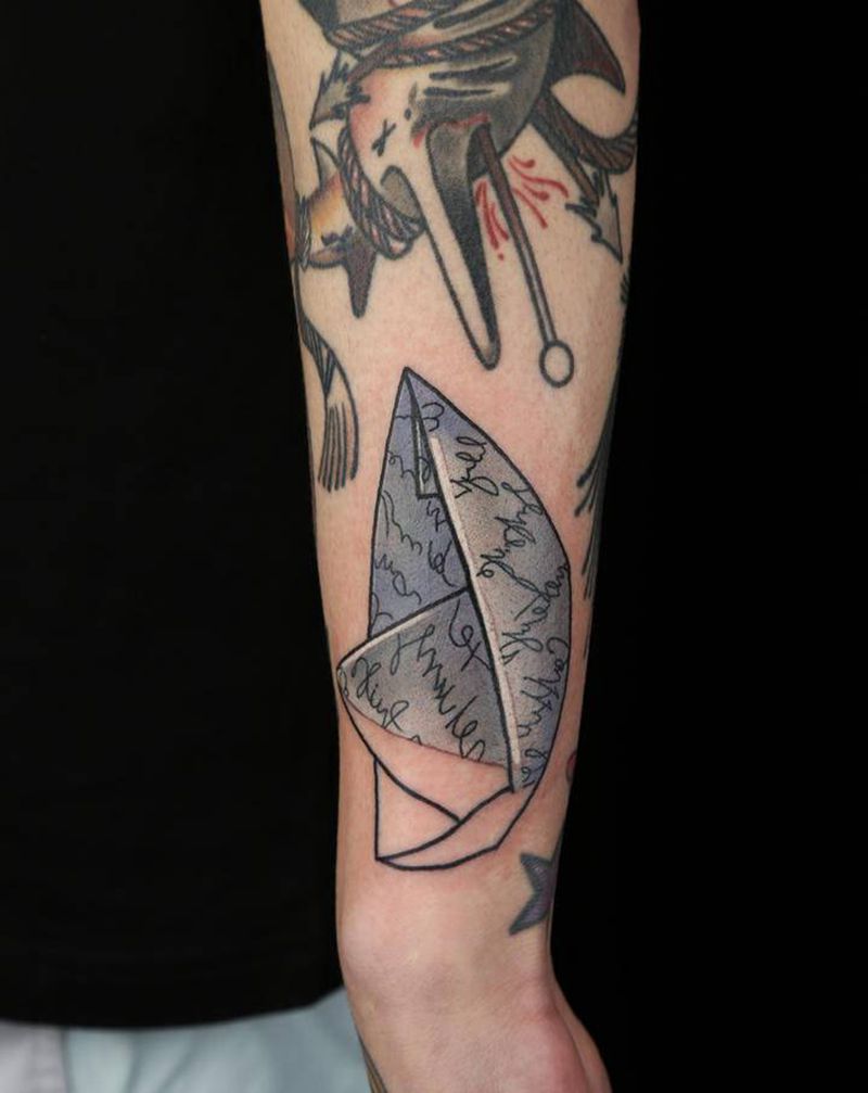 new school纸船纹身图片_手臂New School纹身图案