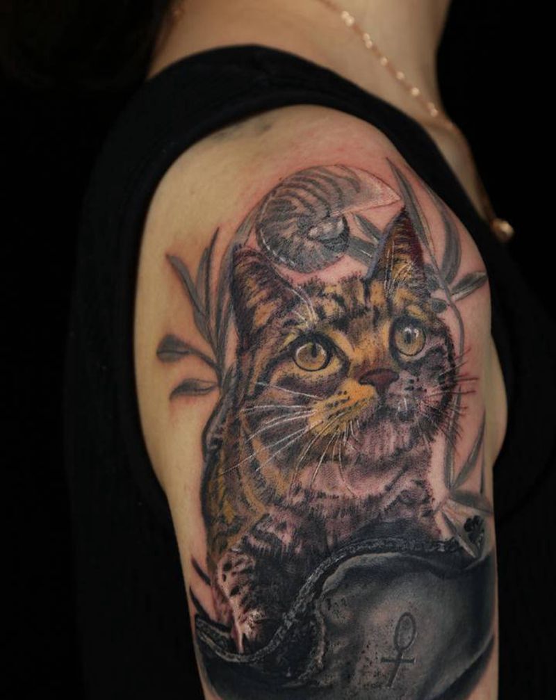 纪念猫咪彩色写实纹身图片_手臂欧美写实纹身图案