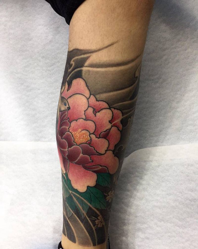 牡丹包小腿恢复后纹身图片_手臂腿部新传统老传统牡丹鸟武士猫纹身图案