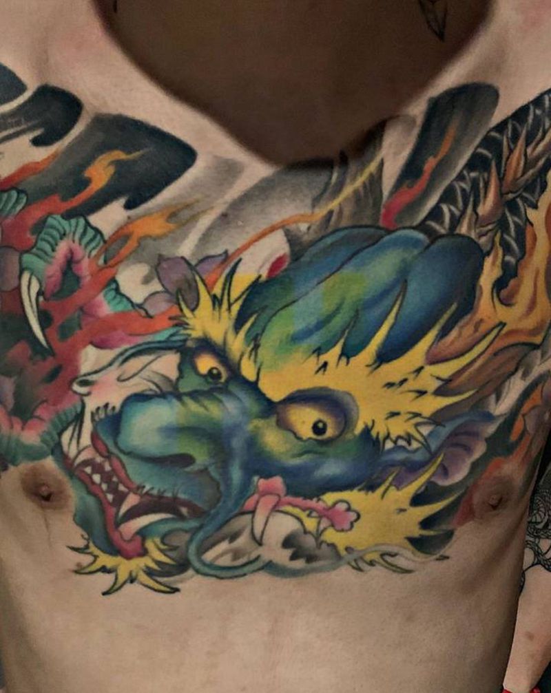 龙纹身图片_胸部新传统龙纹身图案