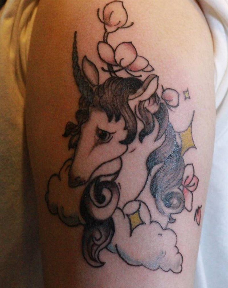又一只独角兽纹身图片_手臂清新纹身图案
