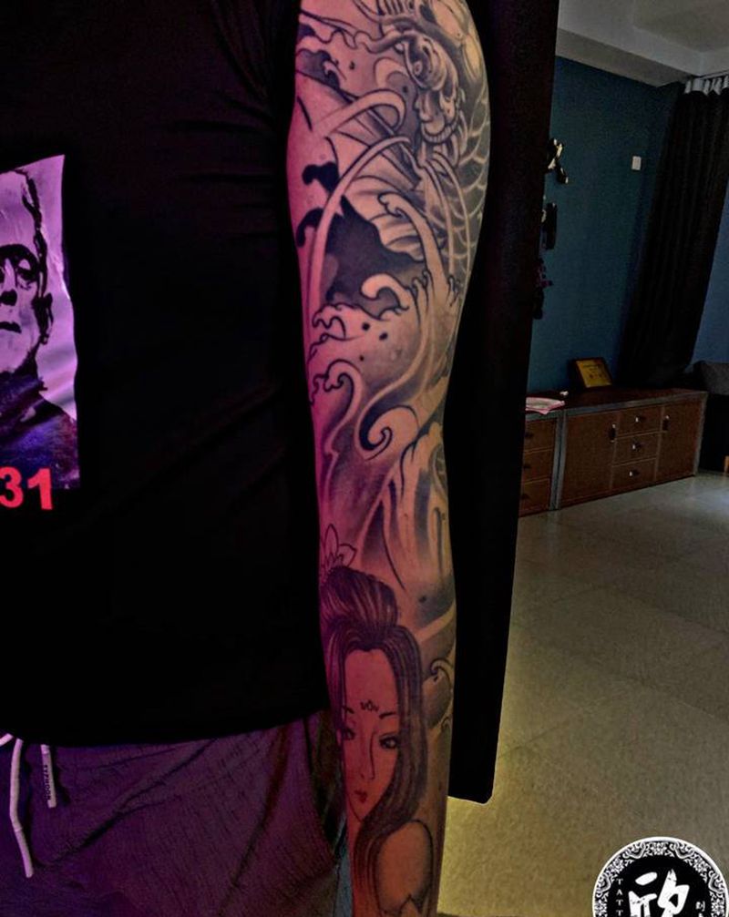 花臂鲤鱼纹身图片_手臂老传统纹身图案