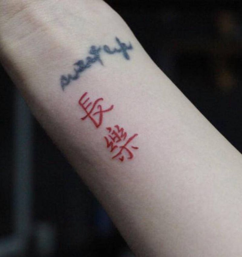 汉字纹身图片_手臂花体字纹身图案
