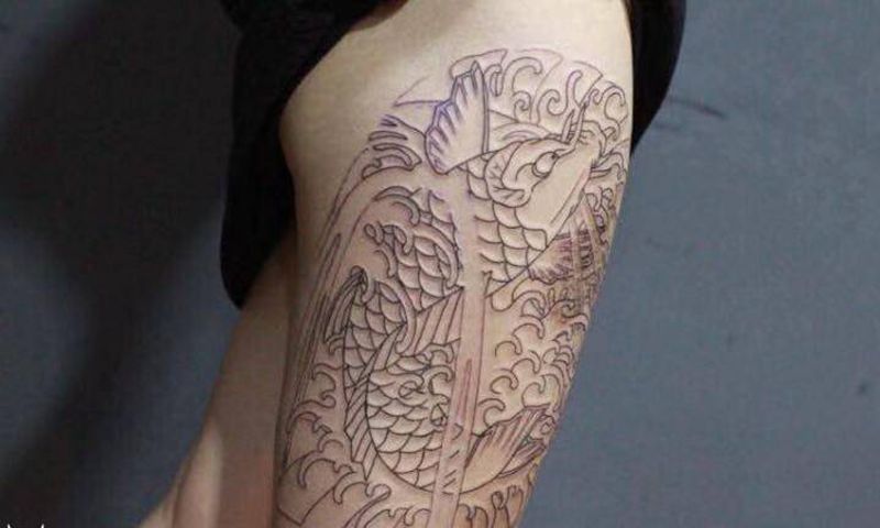 胎记覆盖纹身图片_腿部老传统纹身图案