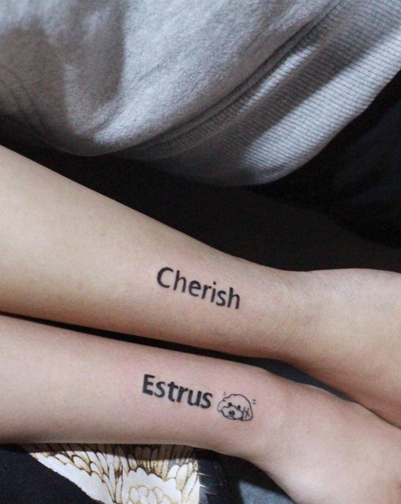 情侣纹身图片_手臂花体字纹身图案