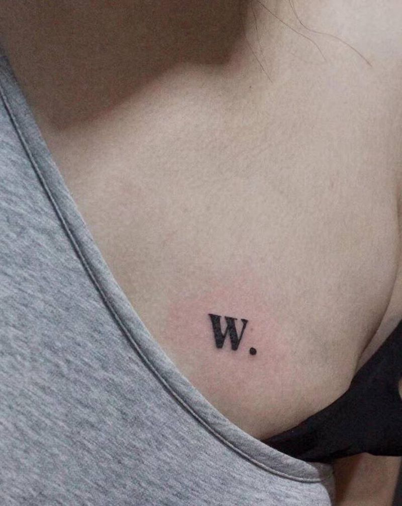 达不溜纹身图片_胸部字母纹身图案