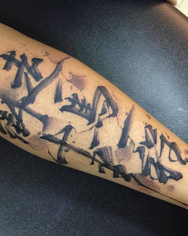 原创水墨字纹身图片_腿部水墨纹身图案