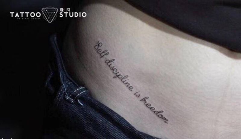 英文纹身图片_腹部纹身图案