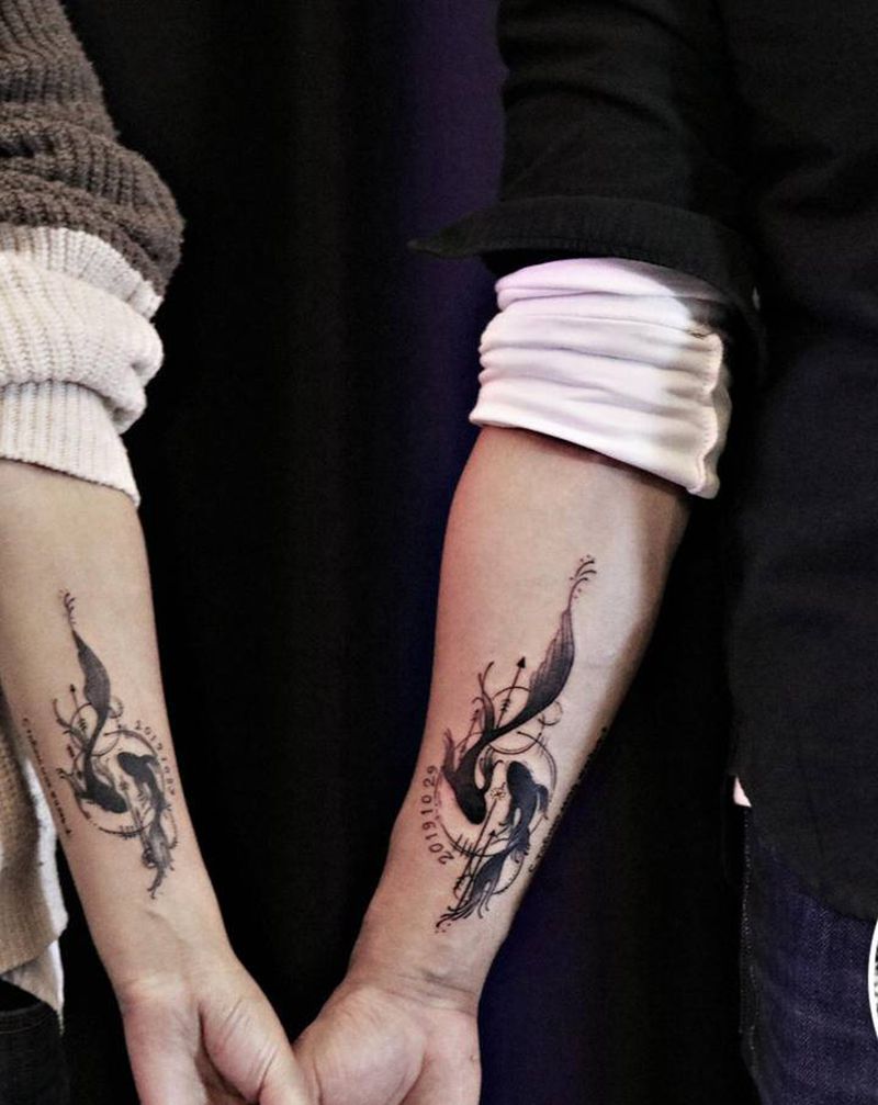 鱼纹身图片_手臂小图水墨鱼纹身图案