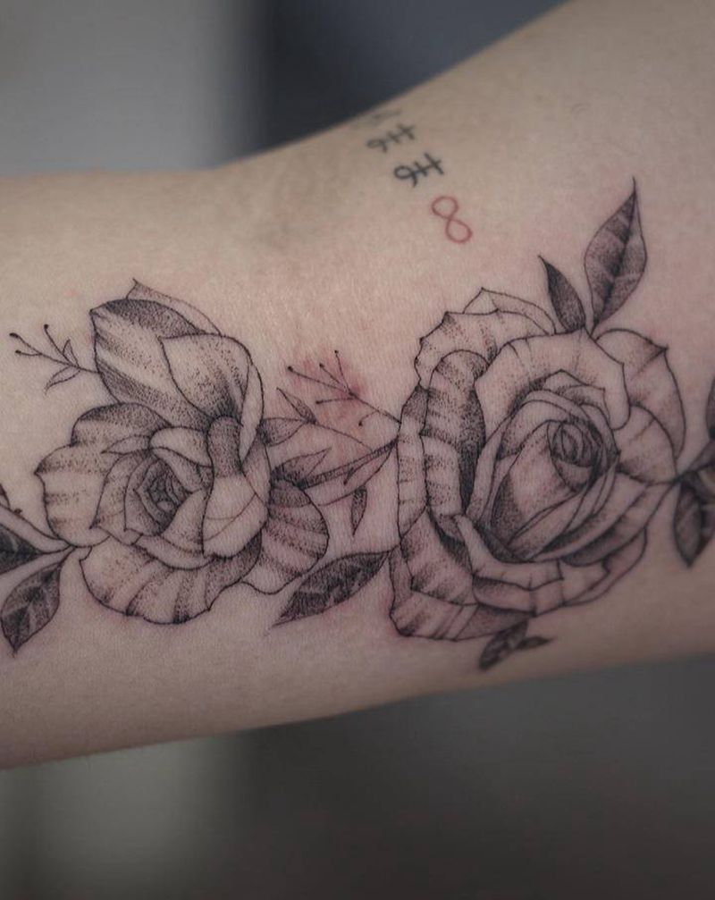 素花纹身图片_手臂点刺纹身图案