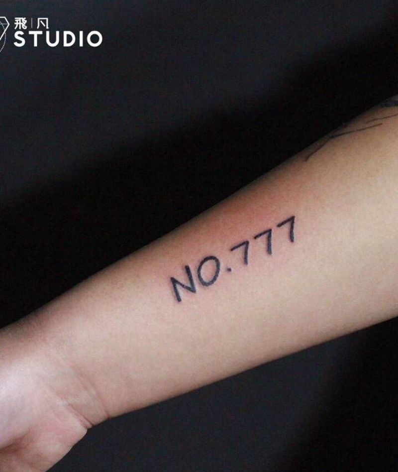 字母纹身图片_手臂花体字纹身图案