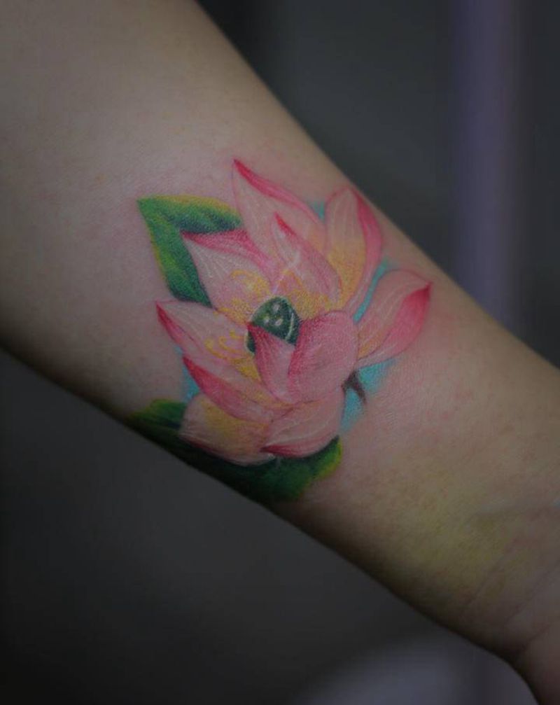 莲纹身图片_手臂纹身图案