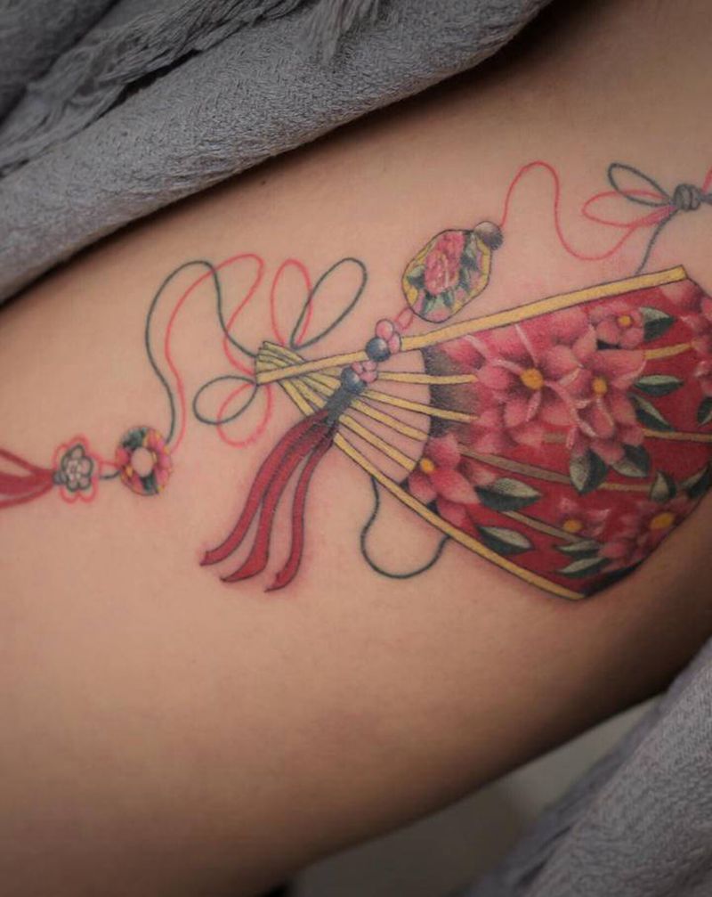 扇子纹身图片_腿部纹身图案