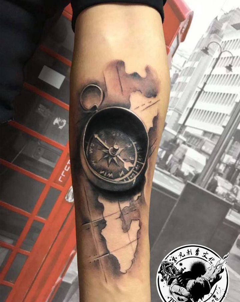 指南针纹身图片_手臂欧美写实纹身图案