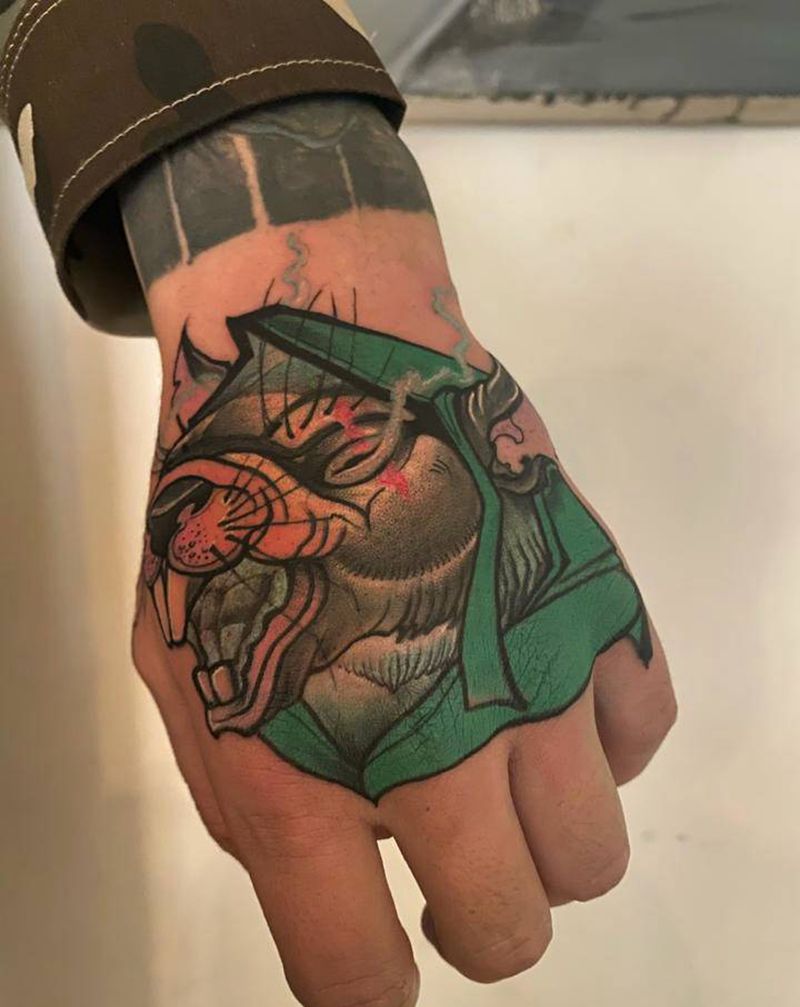 老鼠纹身图片_手部New School老鼠纹身图案