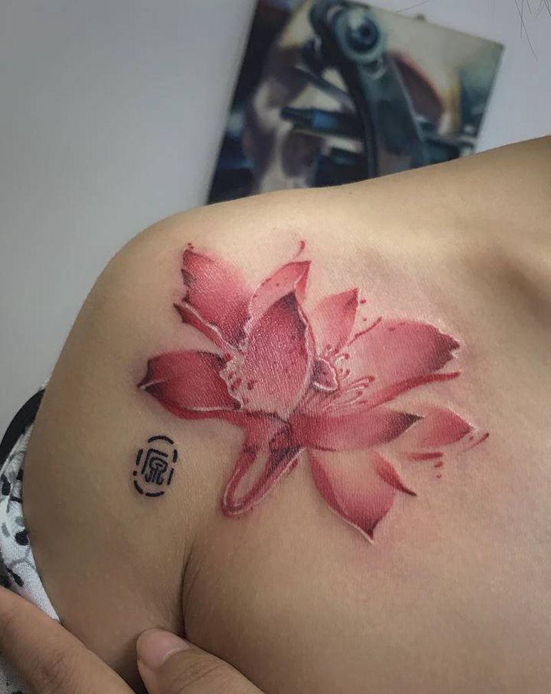 莲纹身图片_肩部纹身图案