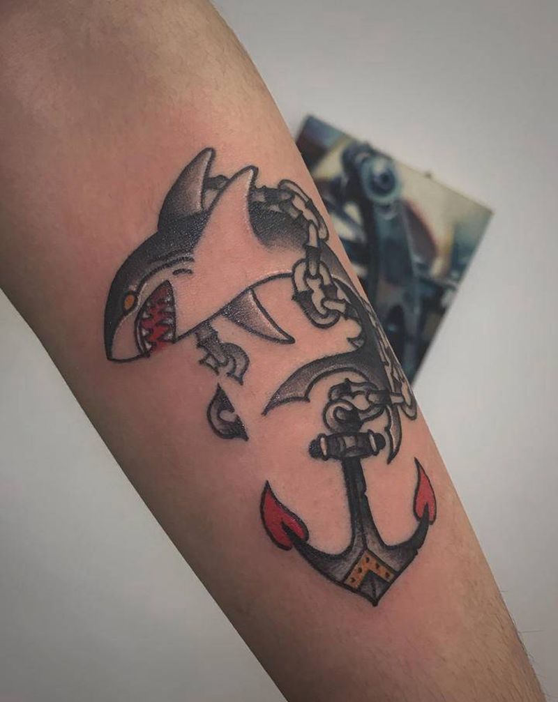 鲨鱼纹身图片_手臂Old School纹身图案