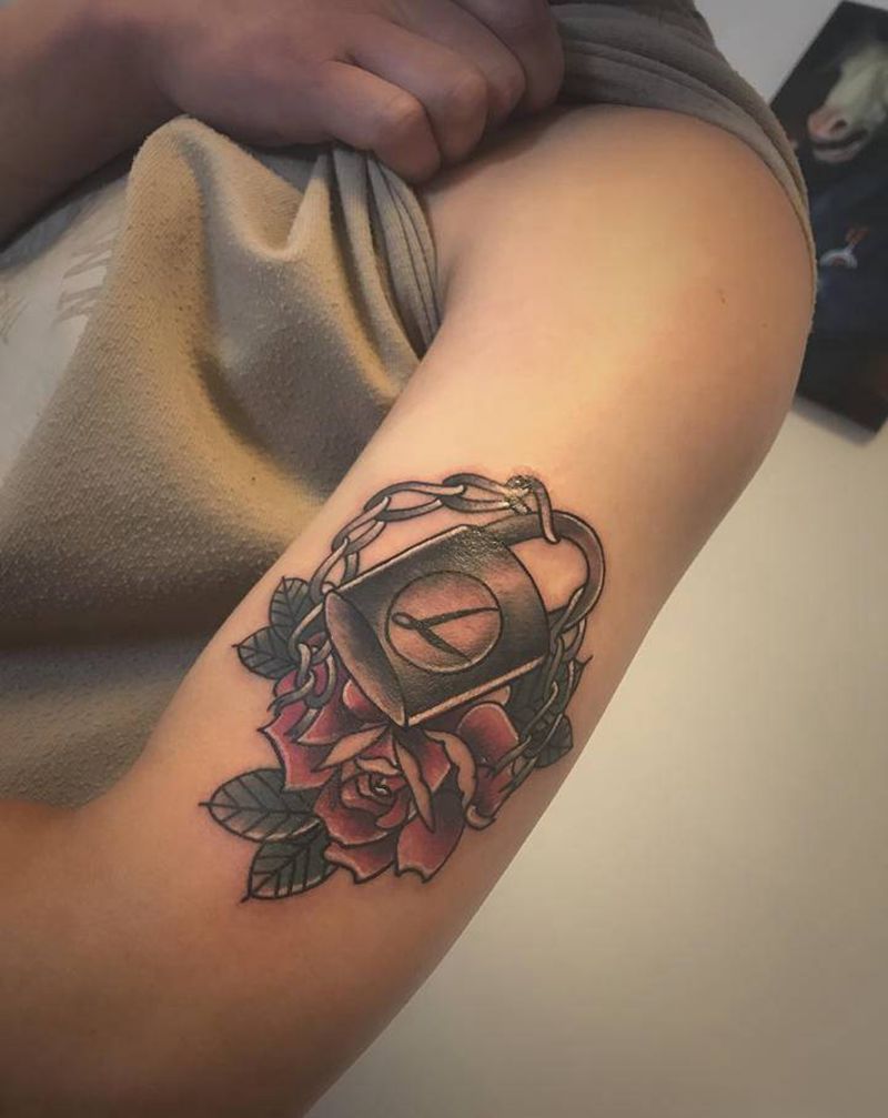 锁纹身纹身图片_手臂Old School纹身图案