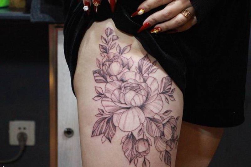 花 腿纹身图片_腿部点刺几何纹身图案