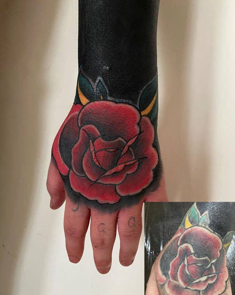 玫瑰花纹身图片_手部Old School纹身图案