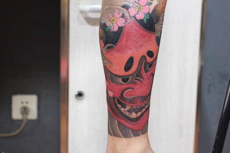 般若纹身图片_腿部老传统纹身图案