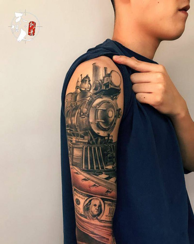 火车头纹身图片_肩部欧美写实纹身图案