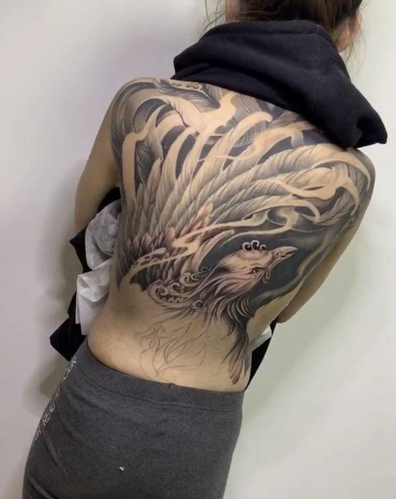 凤凰纹身图片_背部纹身图案
