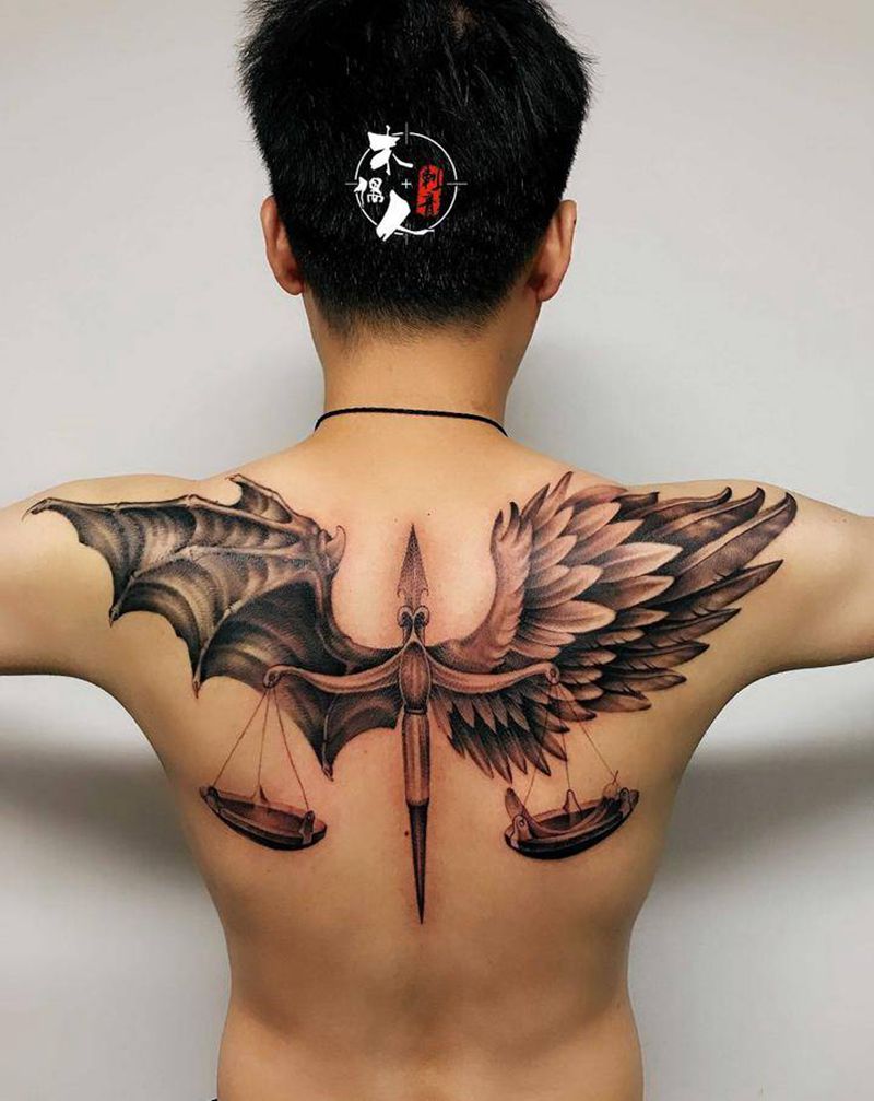 翅膀纹身图片_背部欧美写实纹身图案