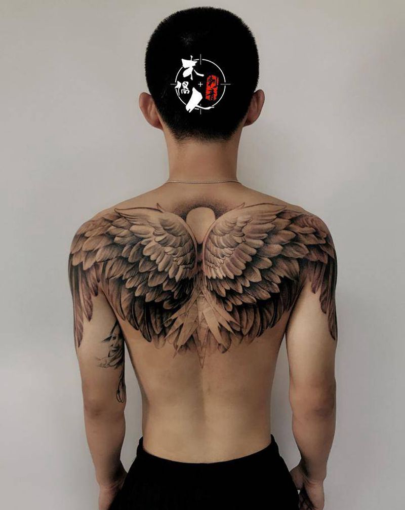 翅膀纹身图片_背部欧美写实纹身图案