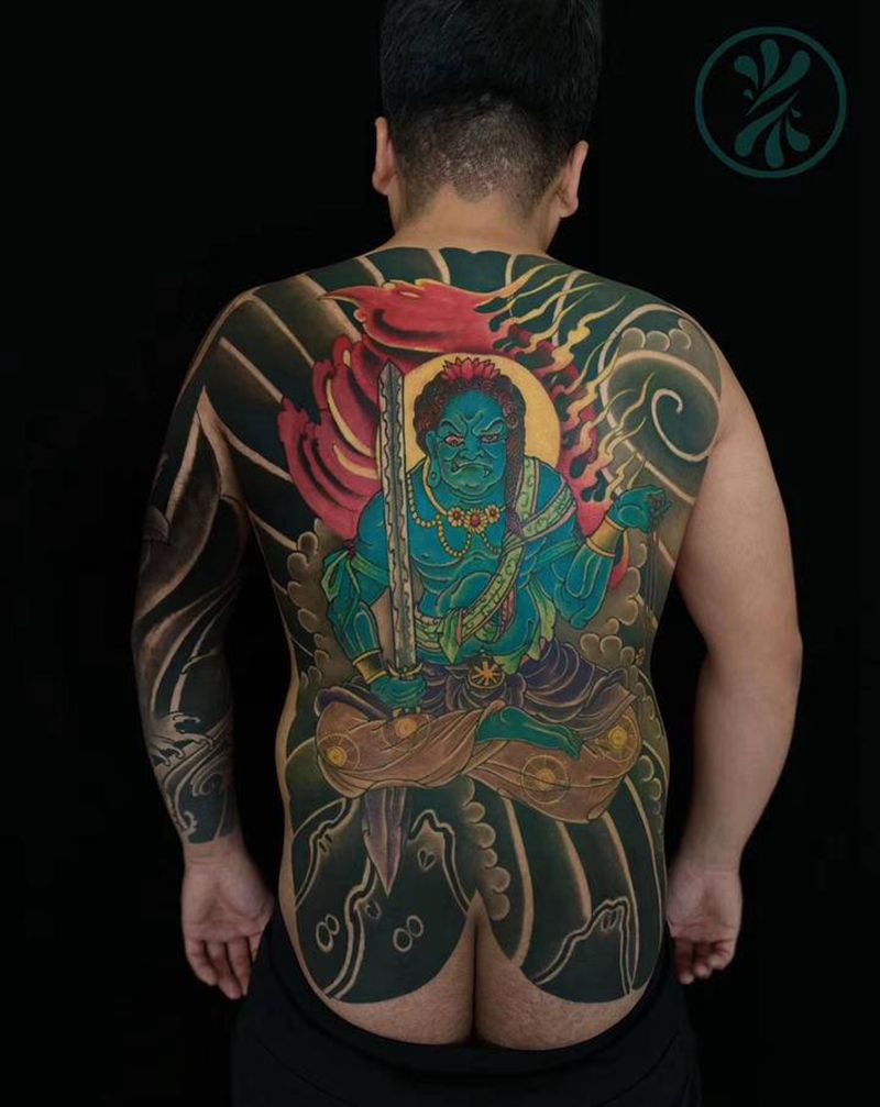 不动明王纹身图片_背部老传统纹身图案