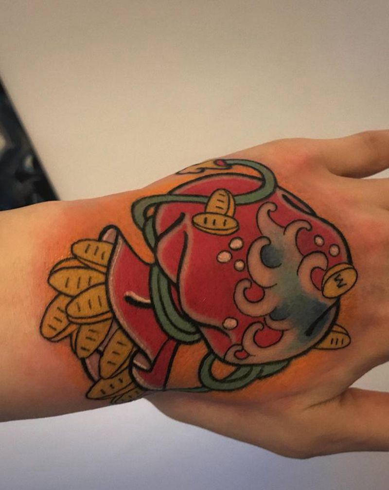 钱袋纹身图片_手部纹身图案