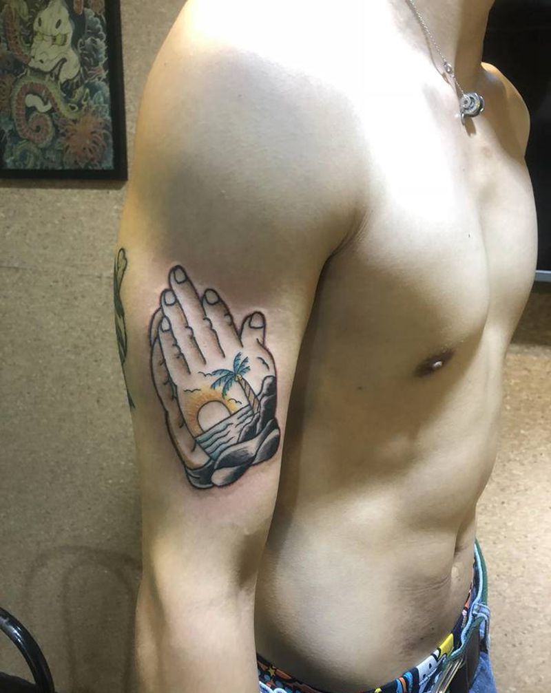 祈祷之手纹身图片_手臂Old School纹身图案