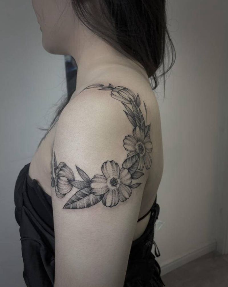 素花纹身图片_手臂肩部点刺纹身图案