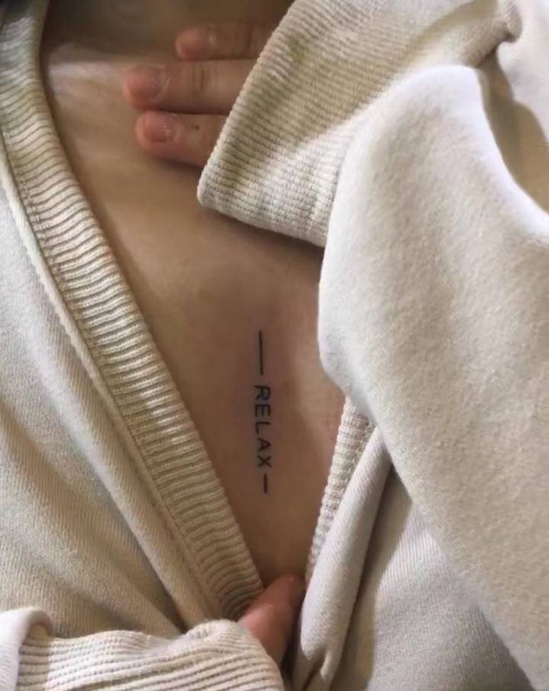 英文纹身图片_胸部花体字纹身图案