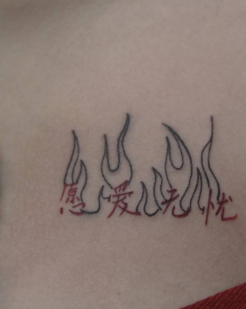 愿爱无忧纹身图片_胸部小图纹身图案