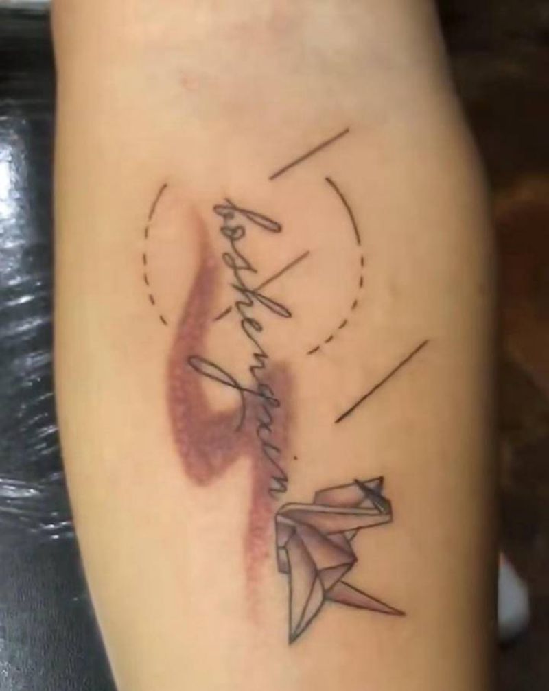 字母纹身图片_手臂字母纹身图案