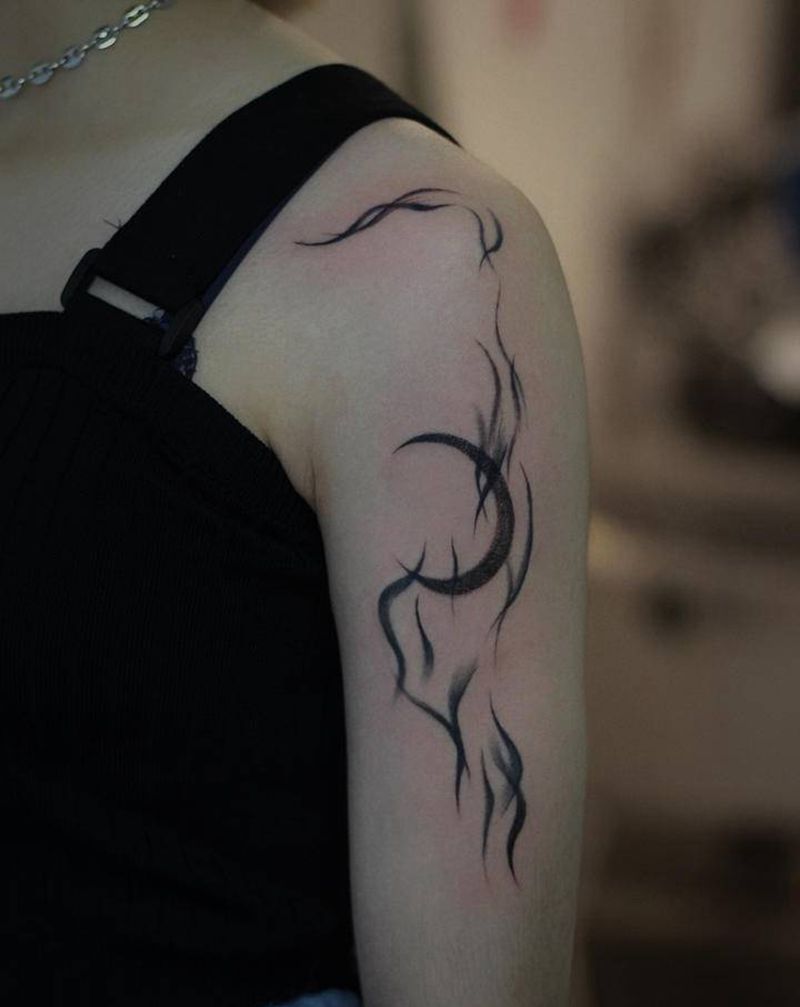 月亮纹身图片_手臂纹身图案