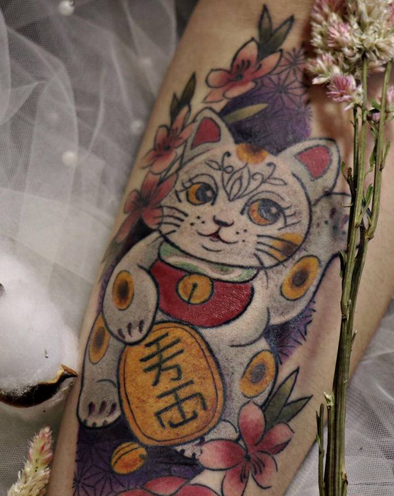 招财猫纹身图片_手臂水彩彩色招财猫纹身图案