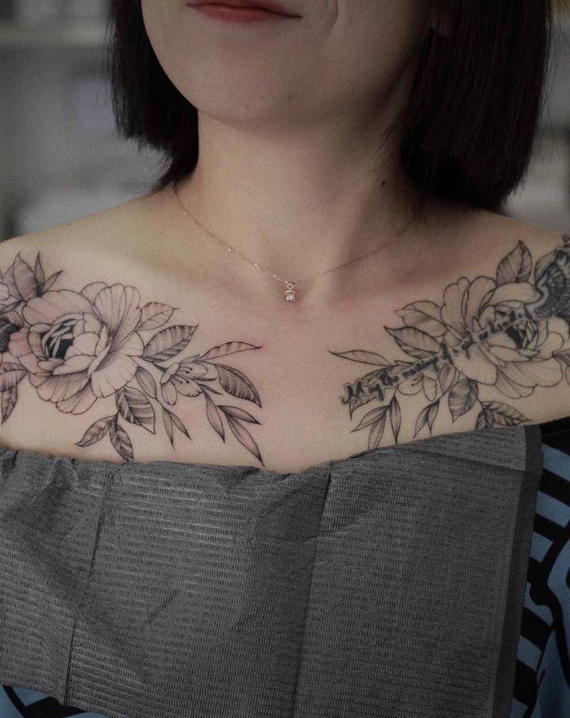 素花纹身图片_胸部纹身图案